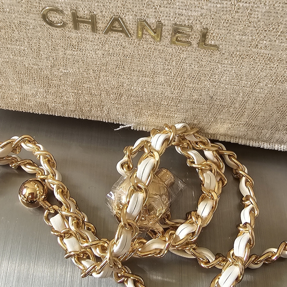 Chanel Beige/Cream and Gold Crossbody Bag with Gold Chain - Picture 2 of 4
